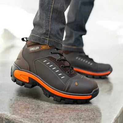 Kit Bota Masculina en Cuero Legítimo, Punta de Acero y Plantilla Ortopédica +3 REGALOS: Reloj, Cinturón y Billetera